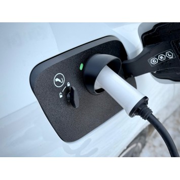 BMW i5 laddluckeskydd