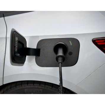 Laddluckeskydd Polestar 4